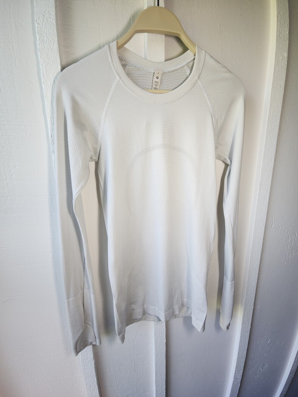 Lululemon Shirt Gray Long Sleeve Raglan Crew Neck Slim Pullover Size 4